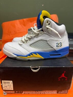 Jordan 5 Laney size 9.5